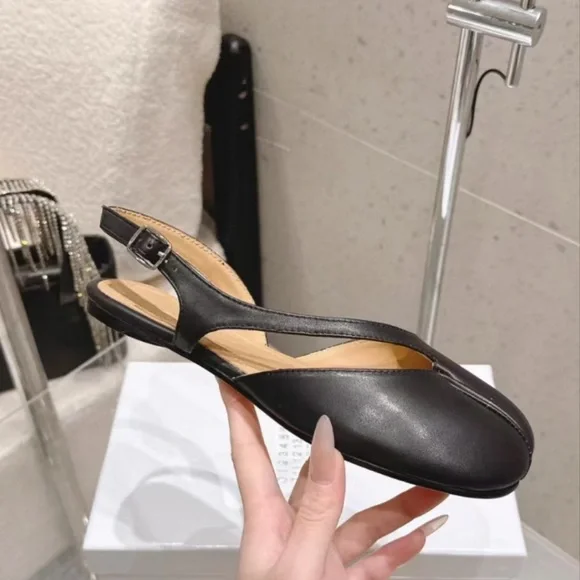 MM6 Maison Martin Margiela Black Split-Toe Slingback Mules with Tan Insole - Picture 6 of 9